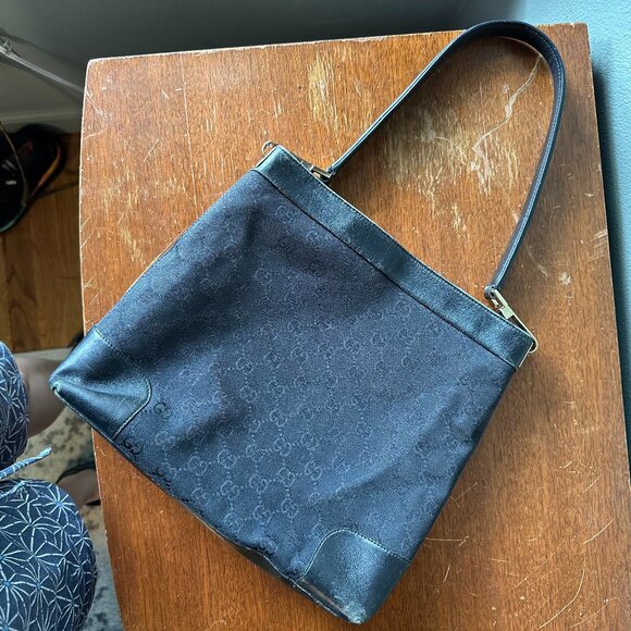 GUCCI Small Canvas Shoulder Bag | black w gold hardware - Picture 2 of 12